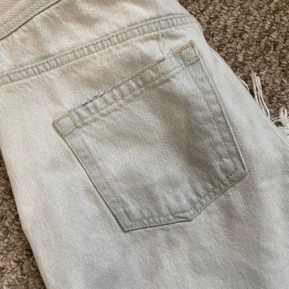Free People. Cropped. Destroyed Jeans. Size 29. Worn Just Once! - Picture 2 of 4